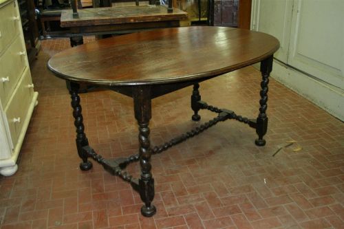 1385 - tavolo ovale gambe tornite.jpg